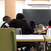 Alumno en un aula de una escuela concertada