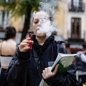 El vapeo ya es más común que el tabaquismo entre los jóvenes, y sus riesgos van más allá de los daños pulmonares y cerebrales