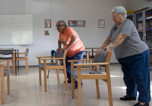 Más de 317.000 españoles no se valen por sí mismos para el autocuidado personal; el 20% tienen en el baño su peor hándicap