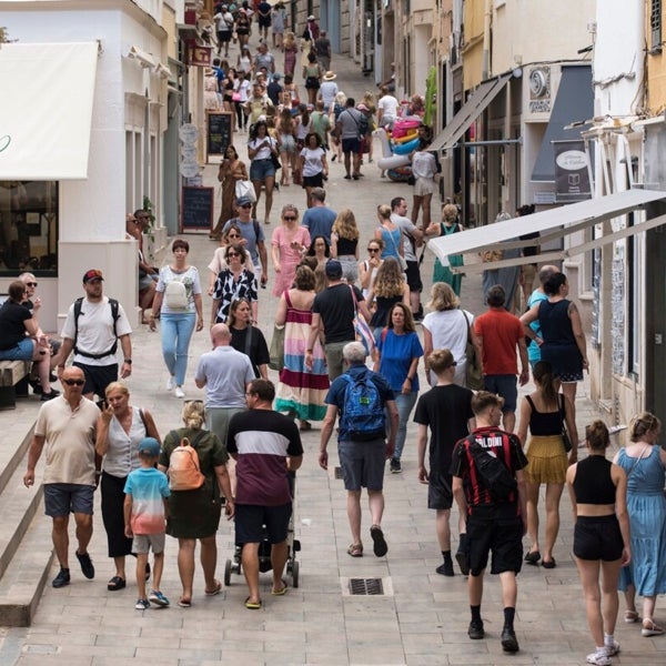 La población española alcanza un nuevo récord al crecer con 900 personas al día