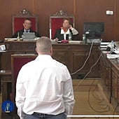 El acusado de violar y matar a Manuela Chavero insiste en que el cuerpo sufrió golpes al caerse de la pala de su tractor