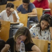 Los universitarios que cursan un máster ingresan un 11% más que los graduados