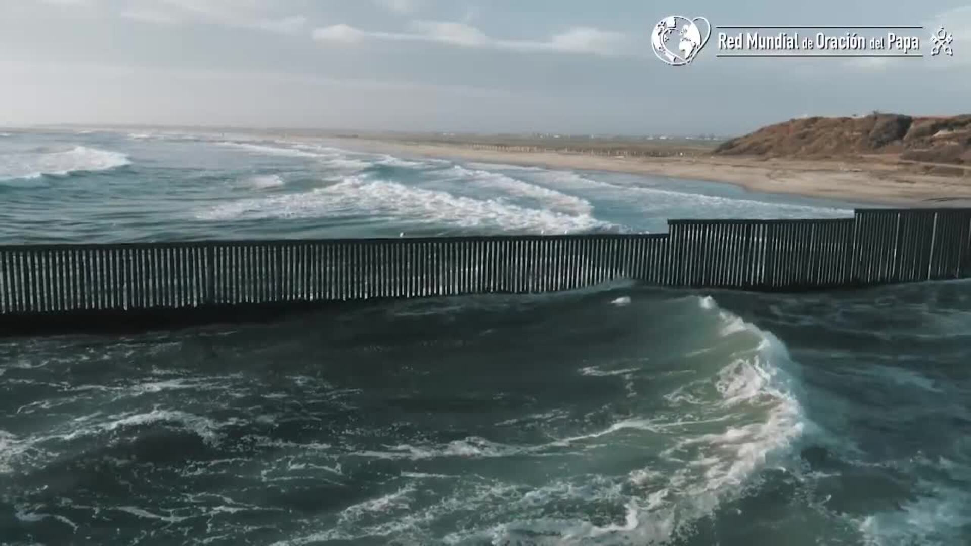 El papa asegura que los cristianos no pueden admitir muros contra los migrantes