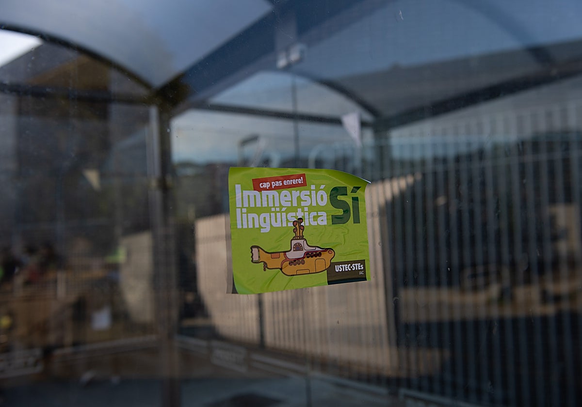 «Acorralado» por hablar castellano en clase: «En catalán, o no te respondo»