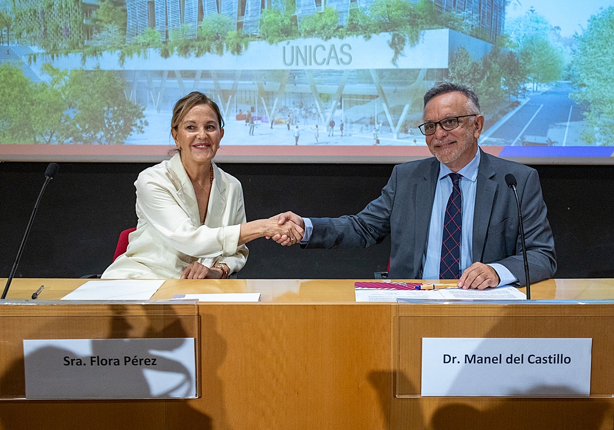 Flora Pérez, mujer de Amancio Ortega y presidenta de la Fundación Amancio Ortega, ayer tras la firma del acuerdo con el Hospital San Joan de Deu de Barcelona