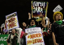 Miles de mujeres protestan en Brasil contra un proyecto de ley que equipara el aborto a un homicidio