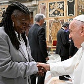 El Papa, a cientos de humoristas: «Se puede bromear sobre Dios»