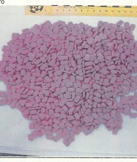 Imagen secundaria 2 - iEn la imagen superior, la papelera en la que el asesino escondió el botín. Abajo a la izquierda, lugares de interés marcados por la Guardia Civil del recorrido que hicieron los autores. En el hostal donde se ocultó el autor con su supuesta novia los agentes hallaron también dos bolsas con pastillas de éxtasis y hachís.