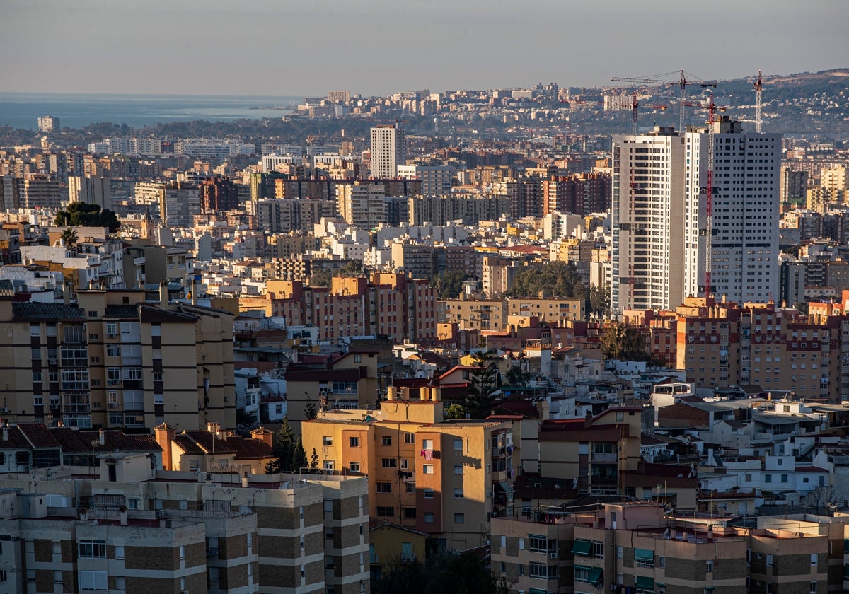 La vivienda es un gran hándicap para los jóvenes y su prosperidad económica y social. En imagen, Málaga, una de las ciudades donde el alquiler y la compra de viviendas está suponiendo muchas dificultades