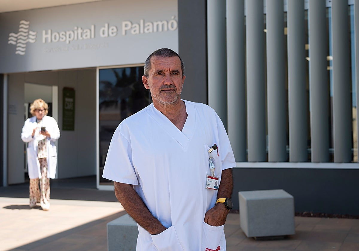 El doctor David Gracia, en las urgencias del hospital de Palamòs