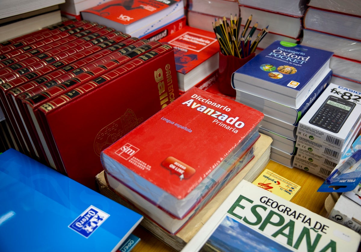 El TSJB admite un recurso contra dos libros de texto de catalán «manipulados» en Baleares