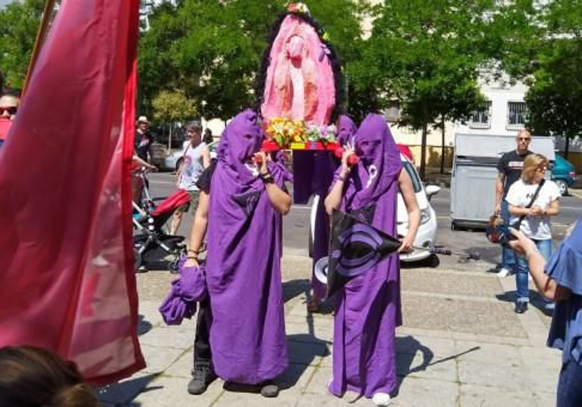 Una imagen de la supuesta procesión del «chumino rebelde» de Málaga, por la que fue condenada su organizadora