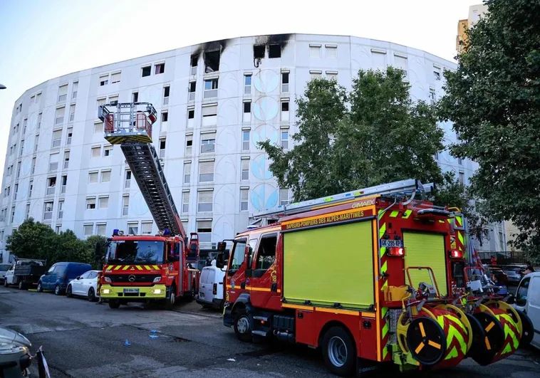 Mueren siete personas en el incendio provocado de un edificio en la ciudad francesa de Niza