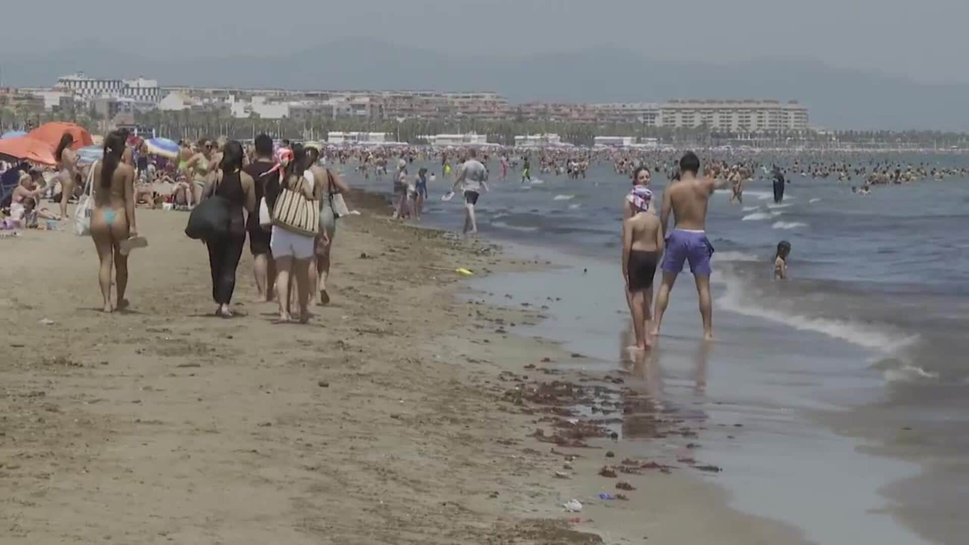 Reabierta al baño la playa del Cabanyal tras comprobar que el agua está  