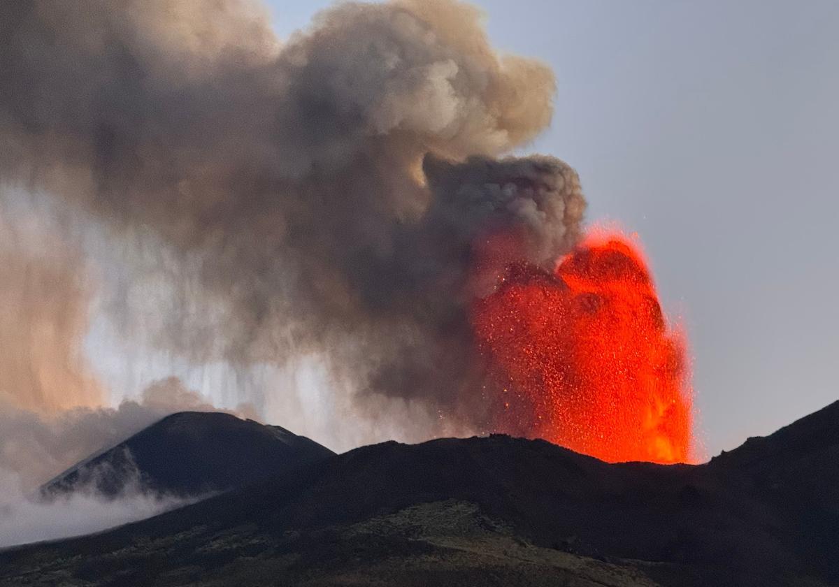 El Etna entra de nuevo en erupción