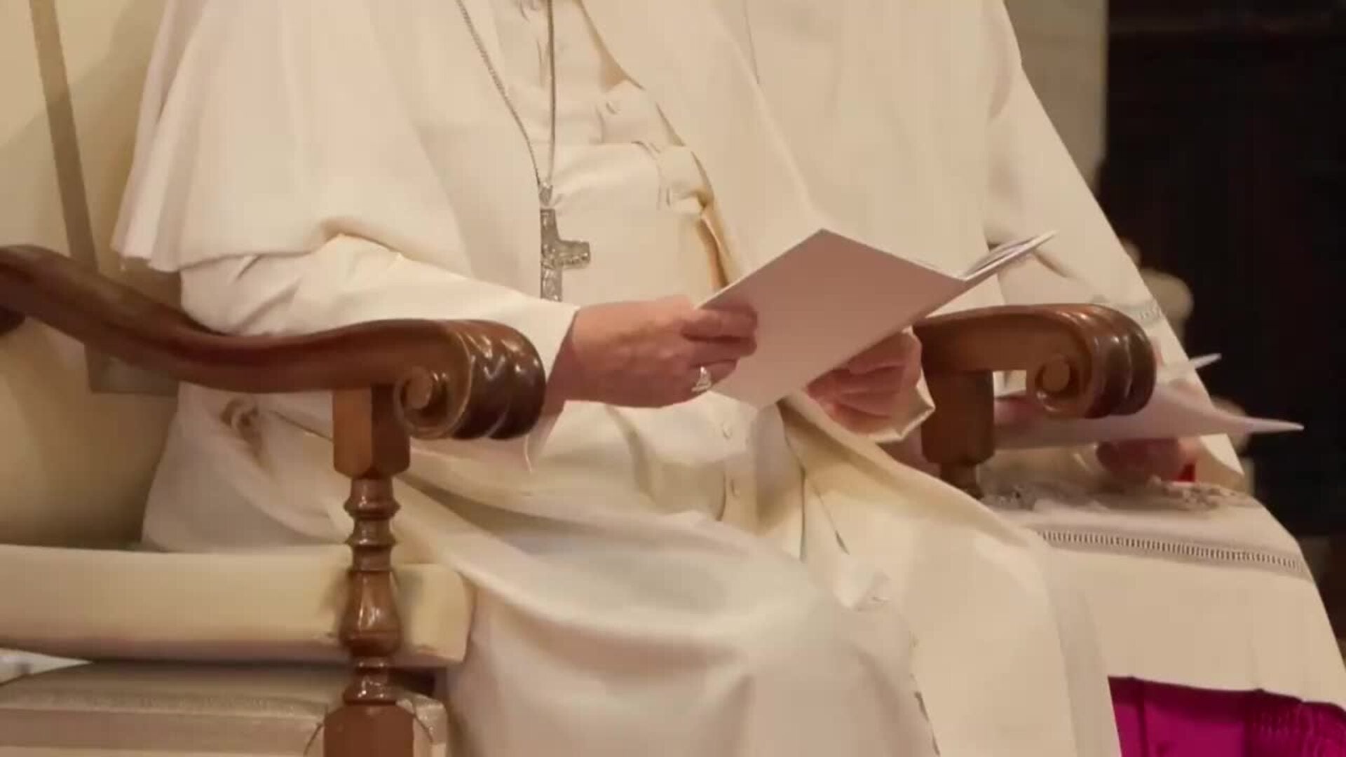 El papa pide intercesión de la Virgen para la paz en la basílica de ...