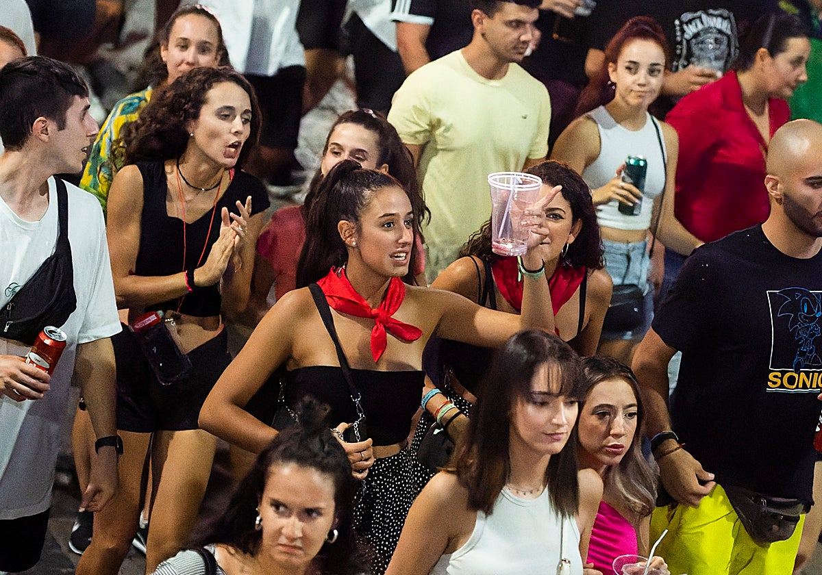 Sanidad ha redactado un anteproyecto de ley para proteger a los menores del consumo del alcohol