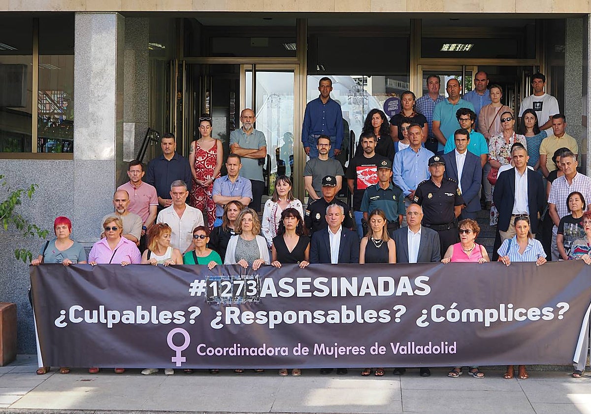 El minuto de silencio por la víctima de violencia de género en Valladolid este miercoles