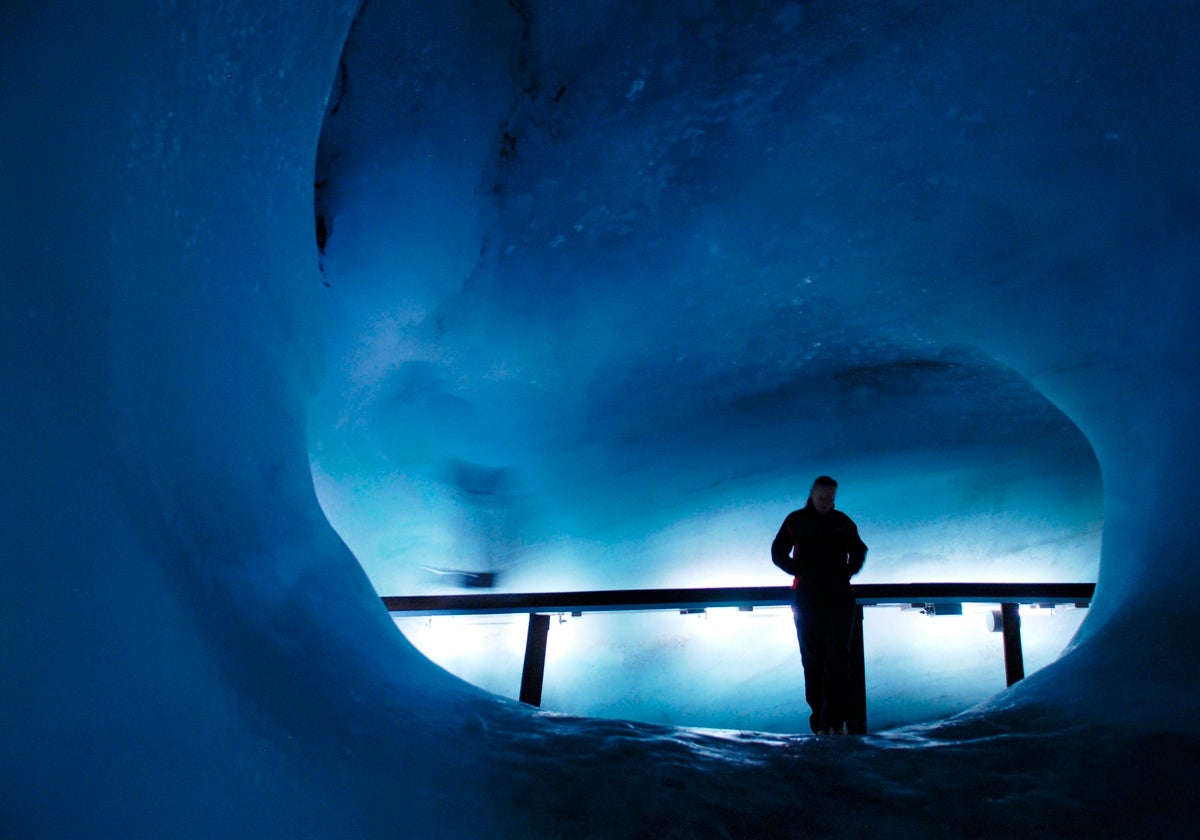 Imagen de archivo de una cueva de hielo
