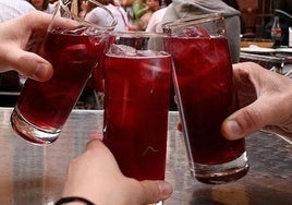 Sanidad pide que no se consuma un popular tinto de verano al poder contener fragmentos de vidrio