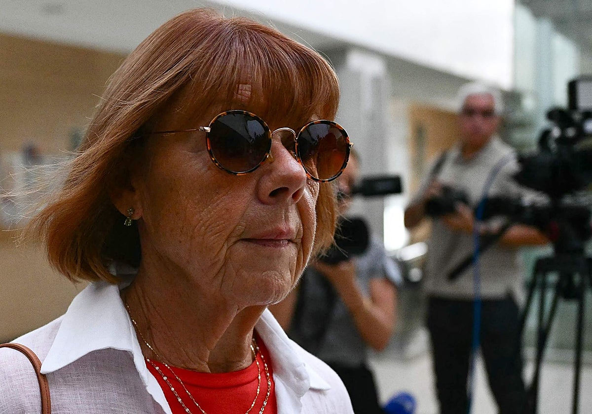 Gisèle P. vuelve a entrar en el juzgado durante el juicio a su marido acusado de drogarla durante casi diez años e invitar a desconocidos a violarla