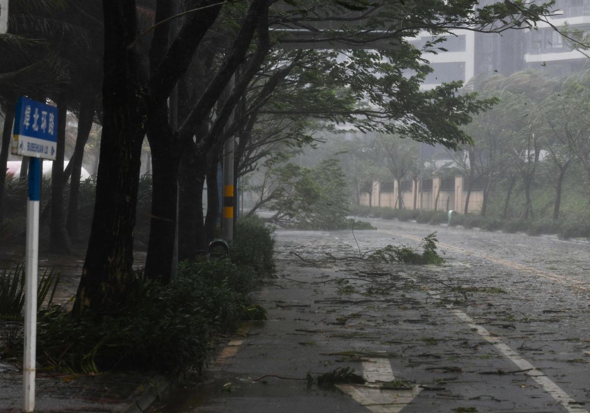 El tifón ha dejado dos muertos en la provincia de Hainan, según las autoridades