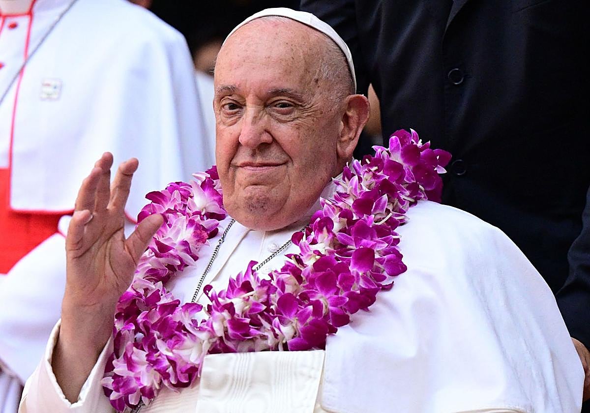 El Papa posa en Singapur antes de su vuelta a Roma.