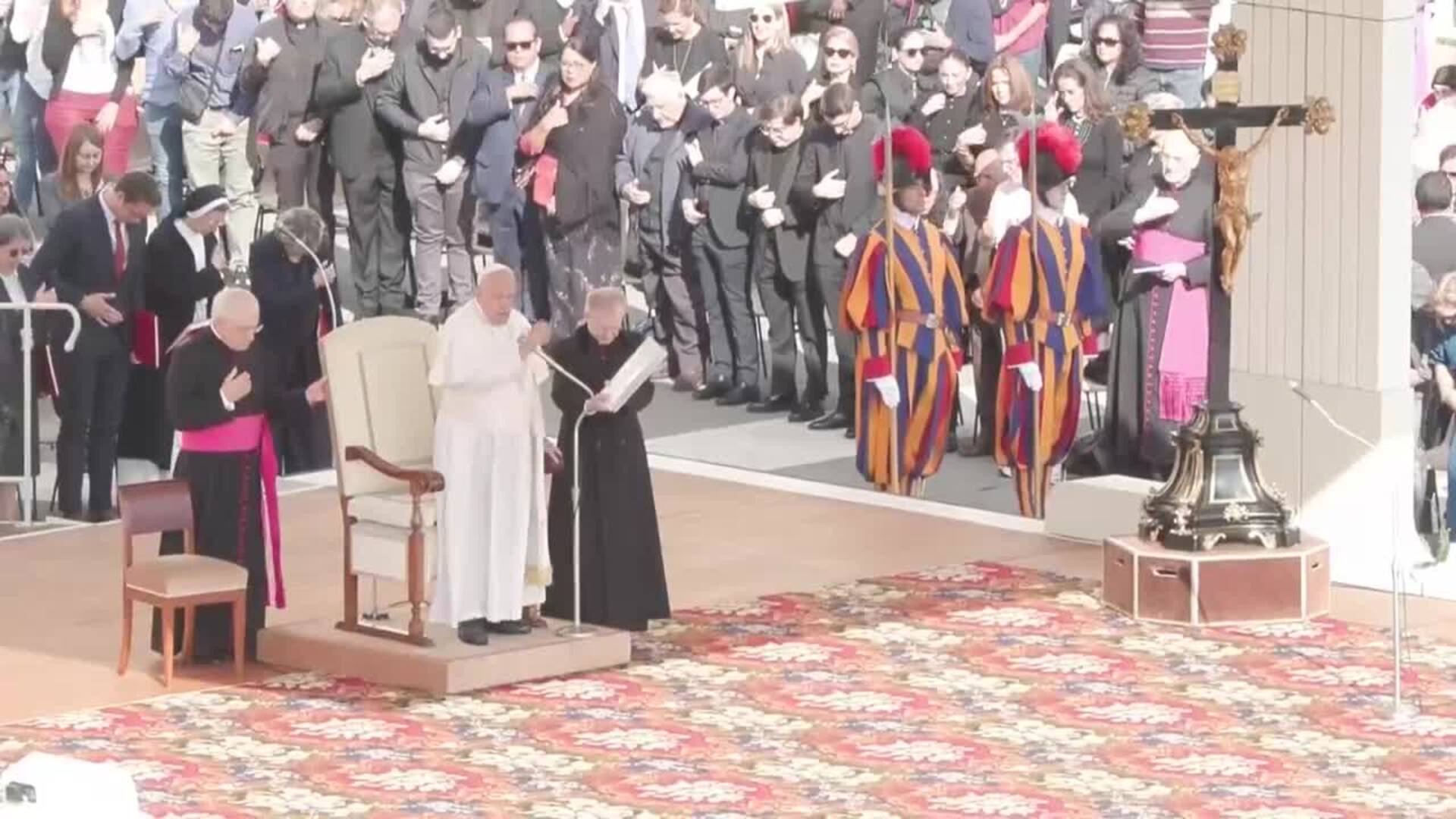 El papa lamenta que la Iglesia católica sigue siendo demasiado &quot;eurocéntrica&quot;