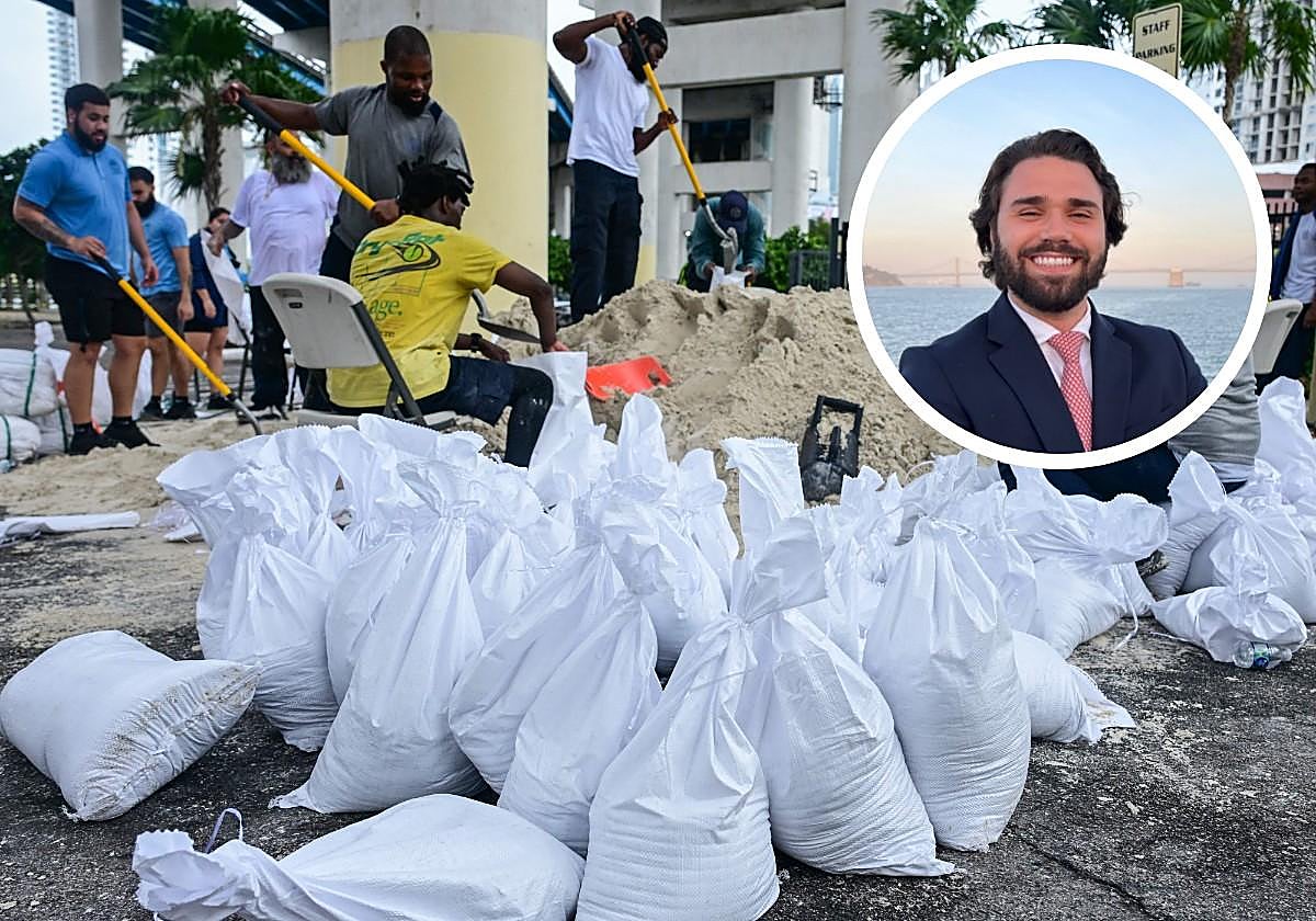 Gente llena sacos de arena en Miami ante la llegada de Milton y Manu Echazarra
