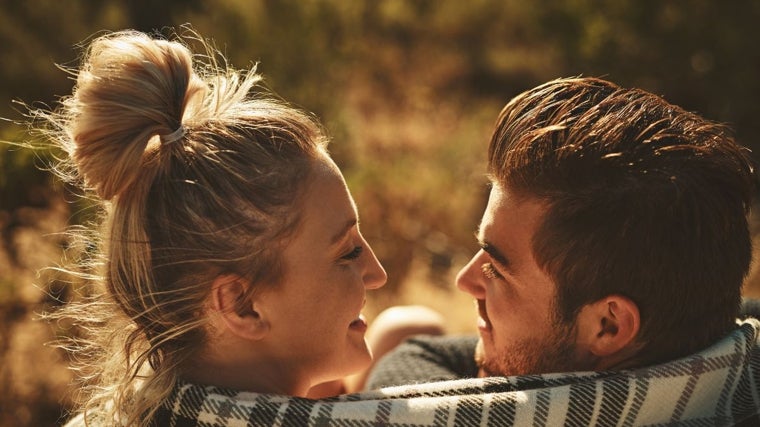 Cómo enamorar a un hombre: 10 pasos efectivos para atraer y conquistar a alguien que te gusta
