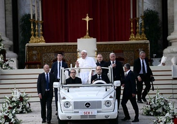 El Papa rechaza el diaconado femenino e invita a «explorar otras posibilidades» para que las mujeres tengan poder en la Iglesia