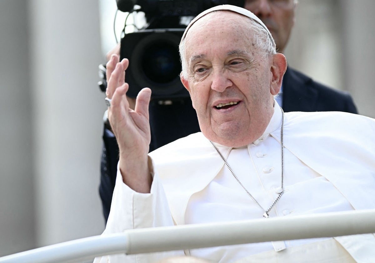 El Papa Francisco llega al Angelus este domingo