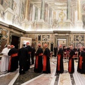 El Papa reduce el sueldo de los cardenales que trabajan en el Vaticano en un 10%, de 5.500 euros a 5000