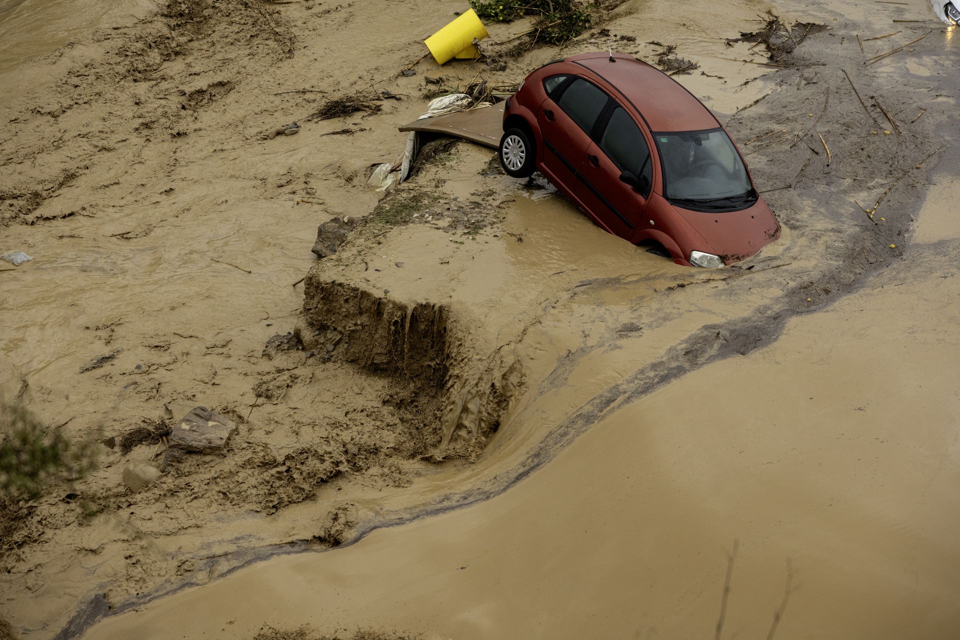 El estado de la mayoría de los coches de los vecinos de Álora debido a la DANA