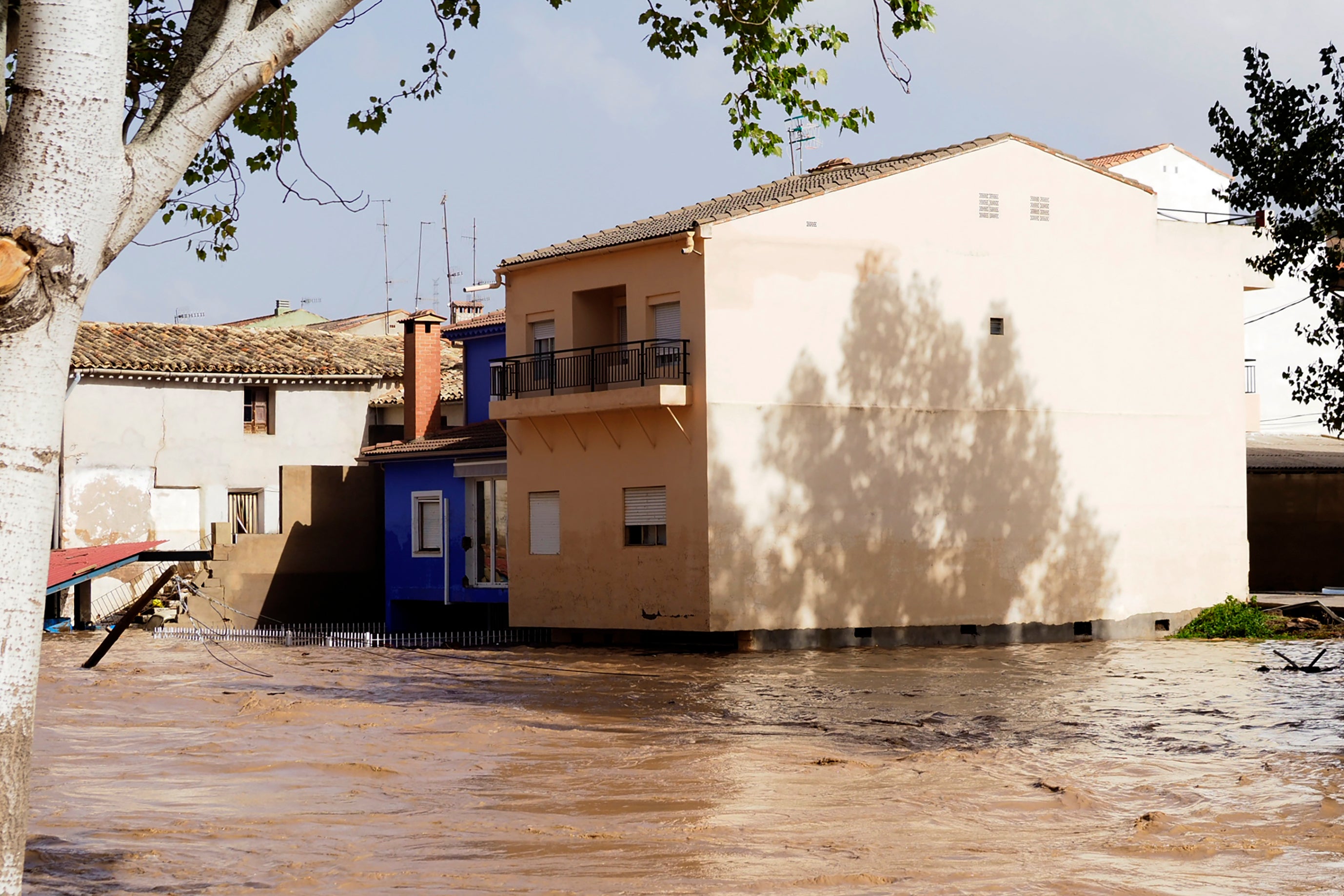 Inundaciones en la localidad conquense de Mira este miércoles, tras el paso de la Dana