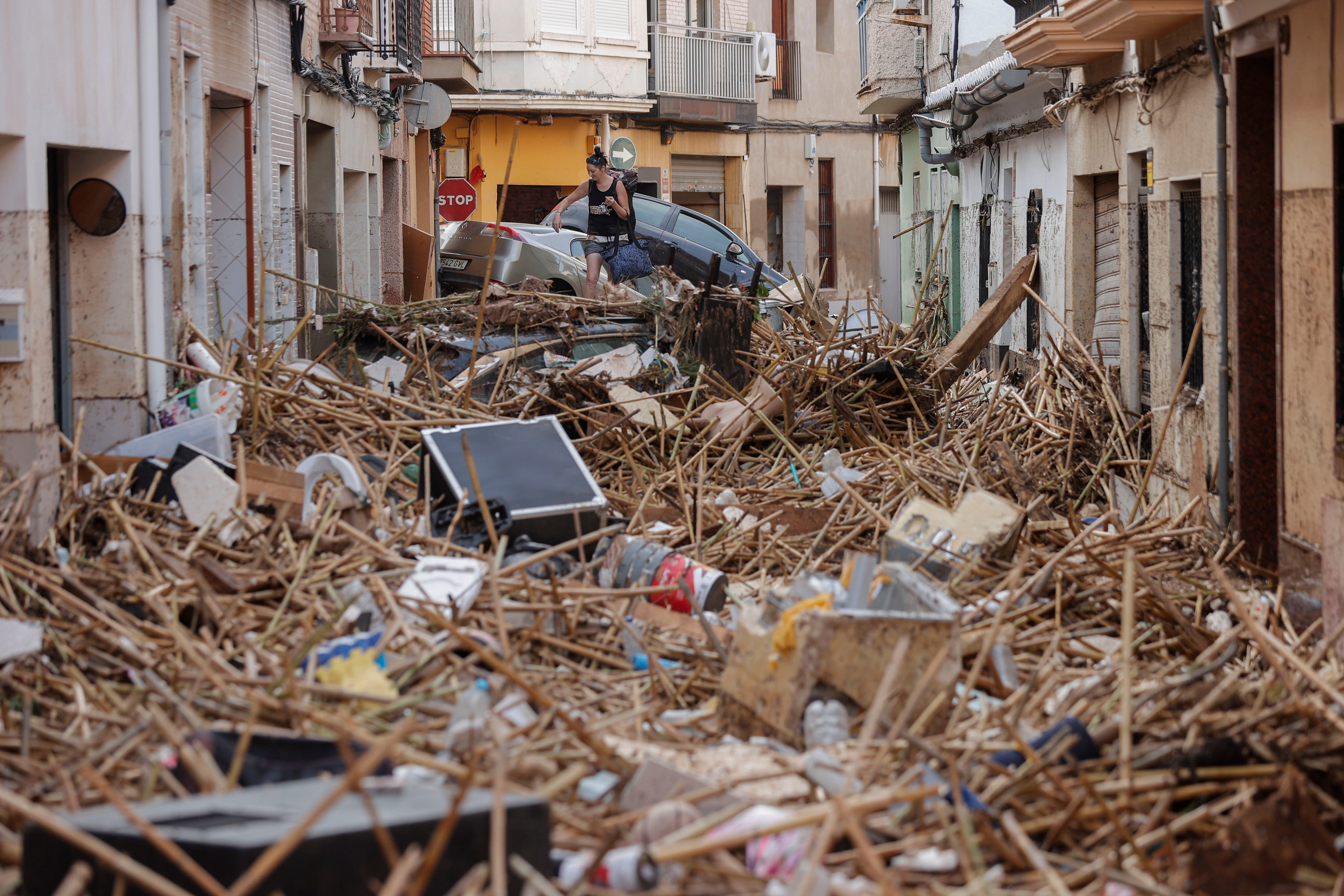 Las calles de Paiporta se han quedado practicamente colapsadas debido a las lluvias