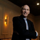 Carl June, inmunólogo: «Aún me sorprende ver cómo tumores sin esperanza remiten»