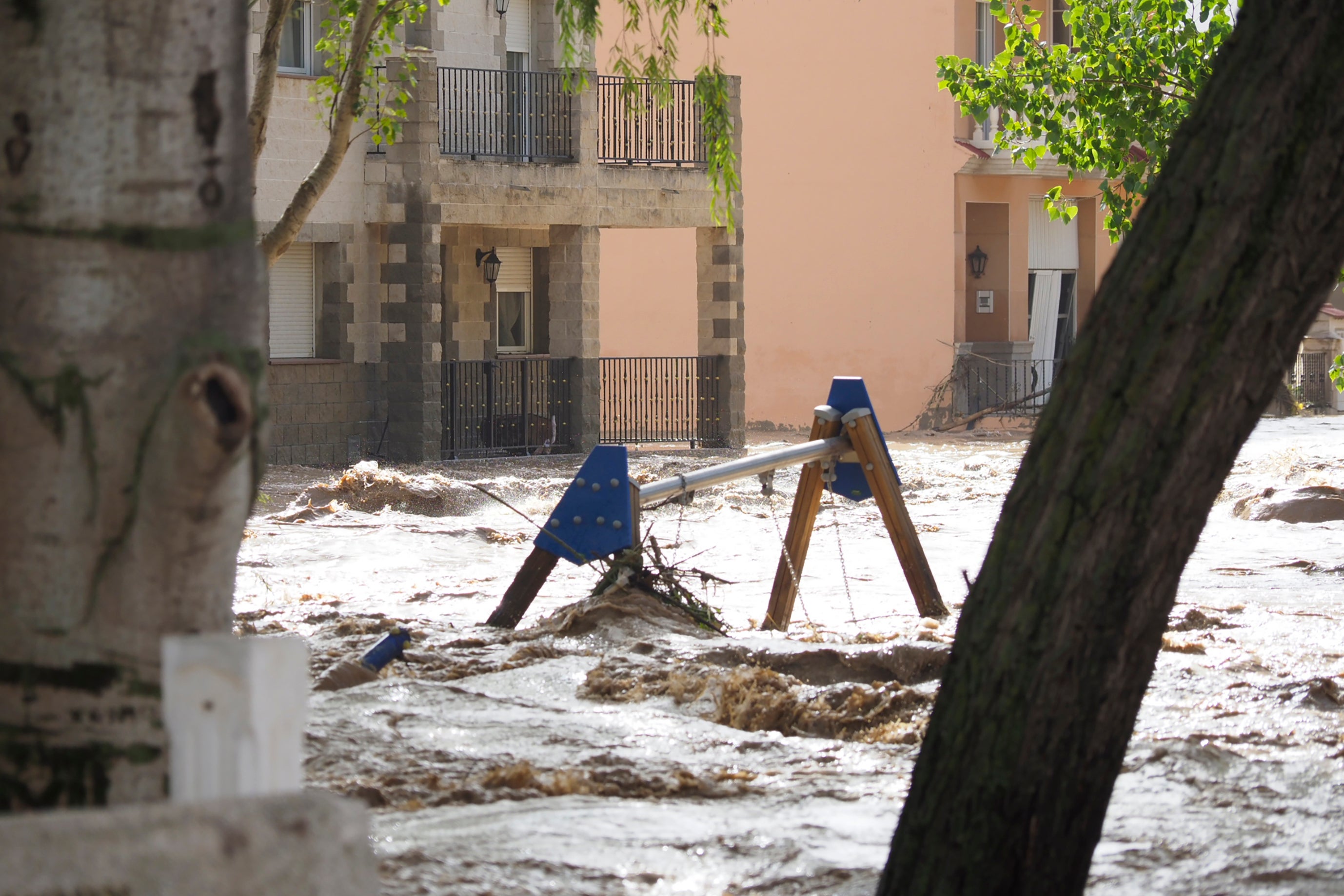 Un parque para niños sumergido en Cuenca por la DANA