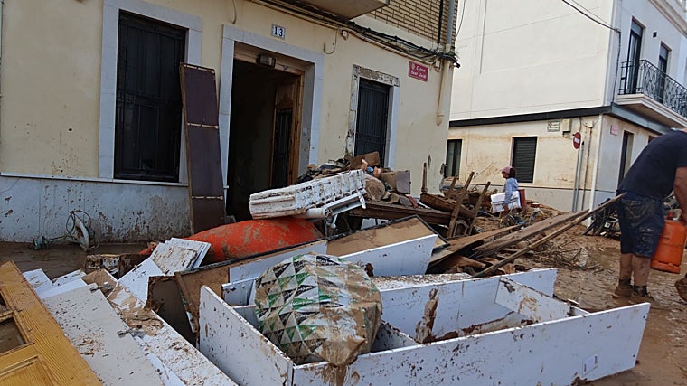 El gran cementerio de Paiporta: «Muchos murieron por salvar el coche»