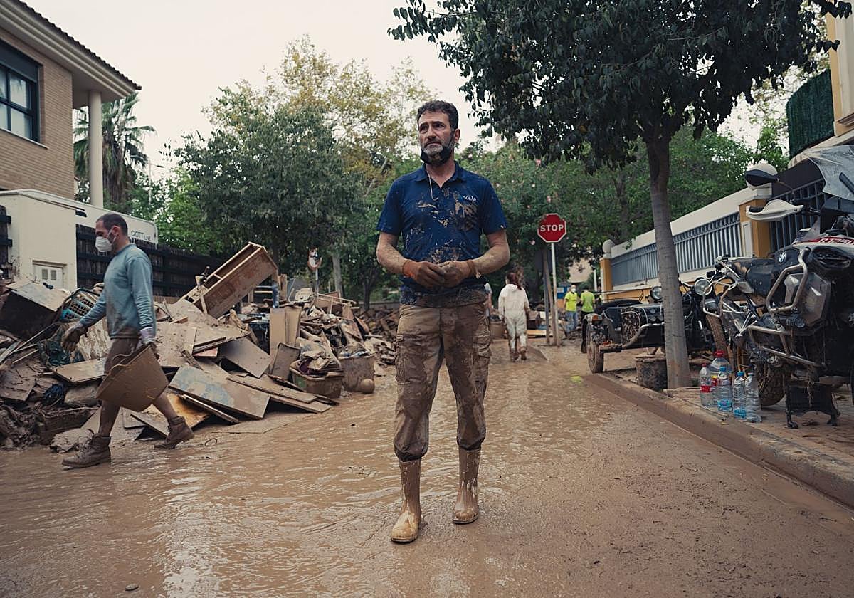 José Borque sacó a seis ancianos que vivían en un centro de día junto a su casa cuando la DANA barrió Picaña