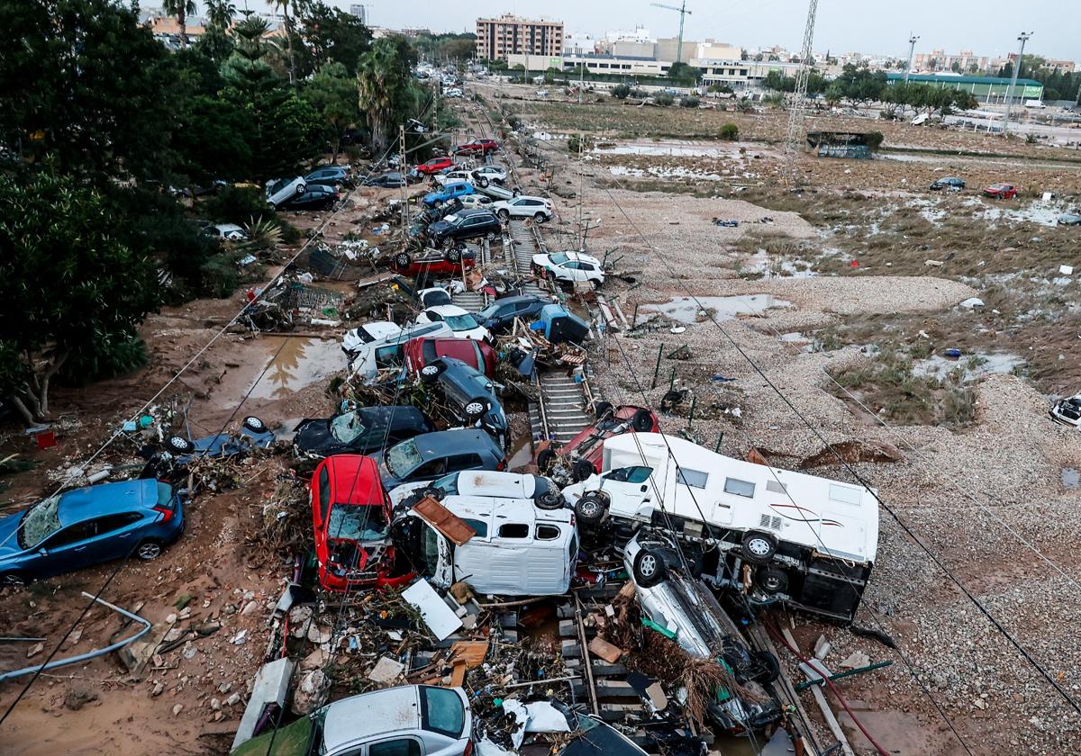 El antes y después en seis días de las tareas de limpieza de las zonas afectadas por la DANA de Valencia