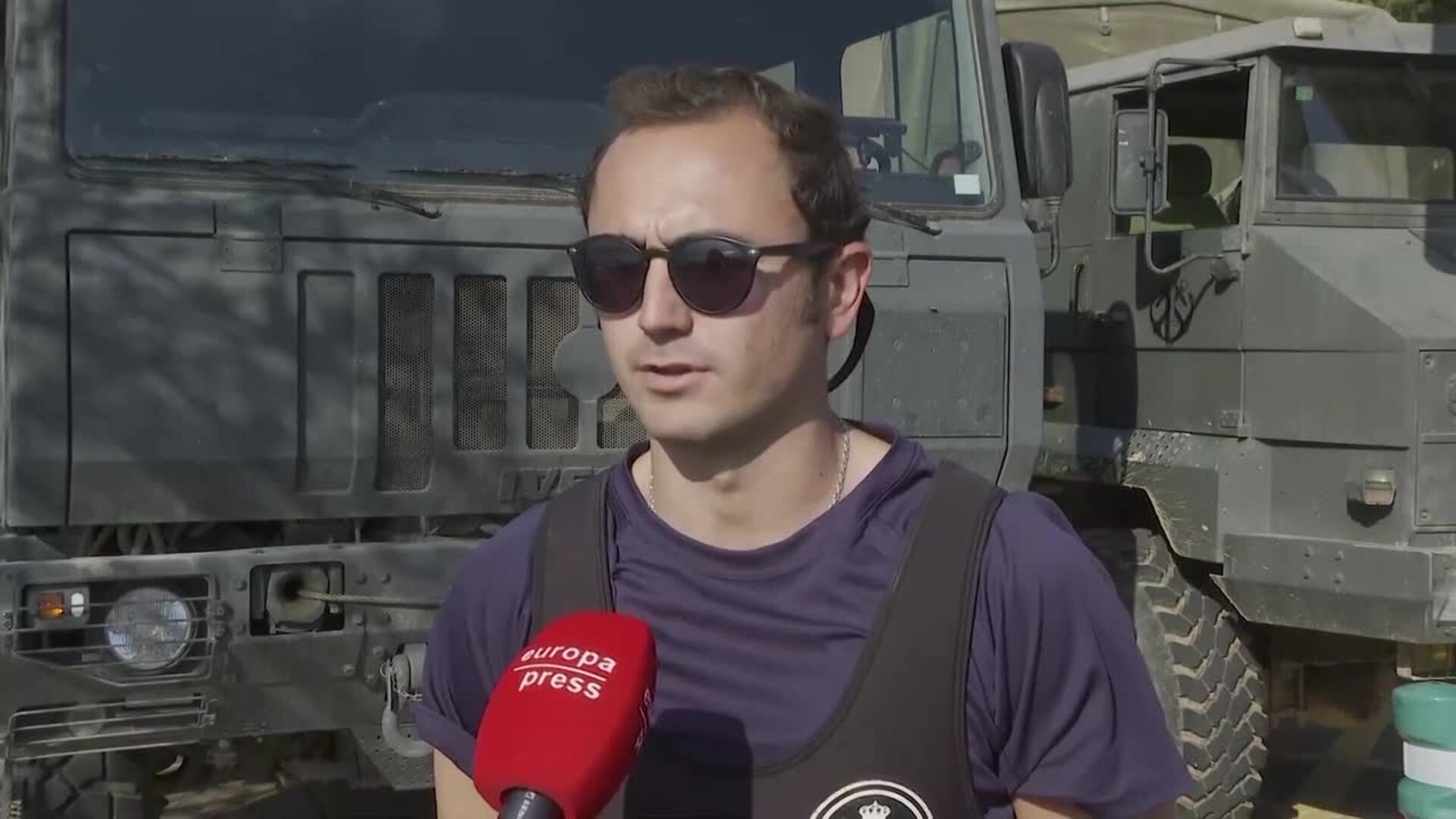 La Armada peina la Albufera para evaluar los residuos que ha barrido la DANA