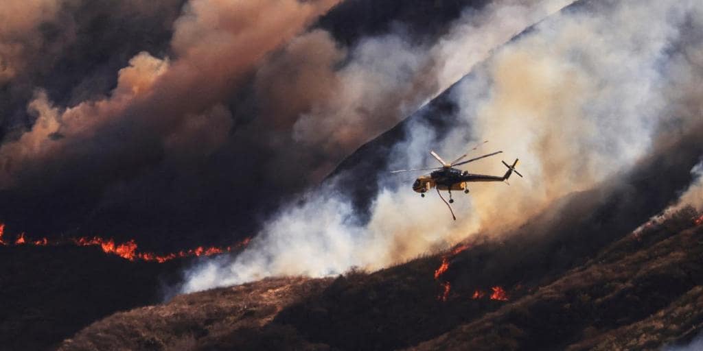 A massive fire in California destroyed 8,000 hectares of land and thousands of people were forced to evacuate.