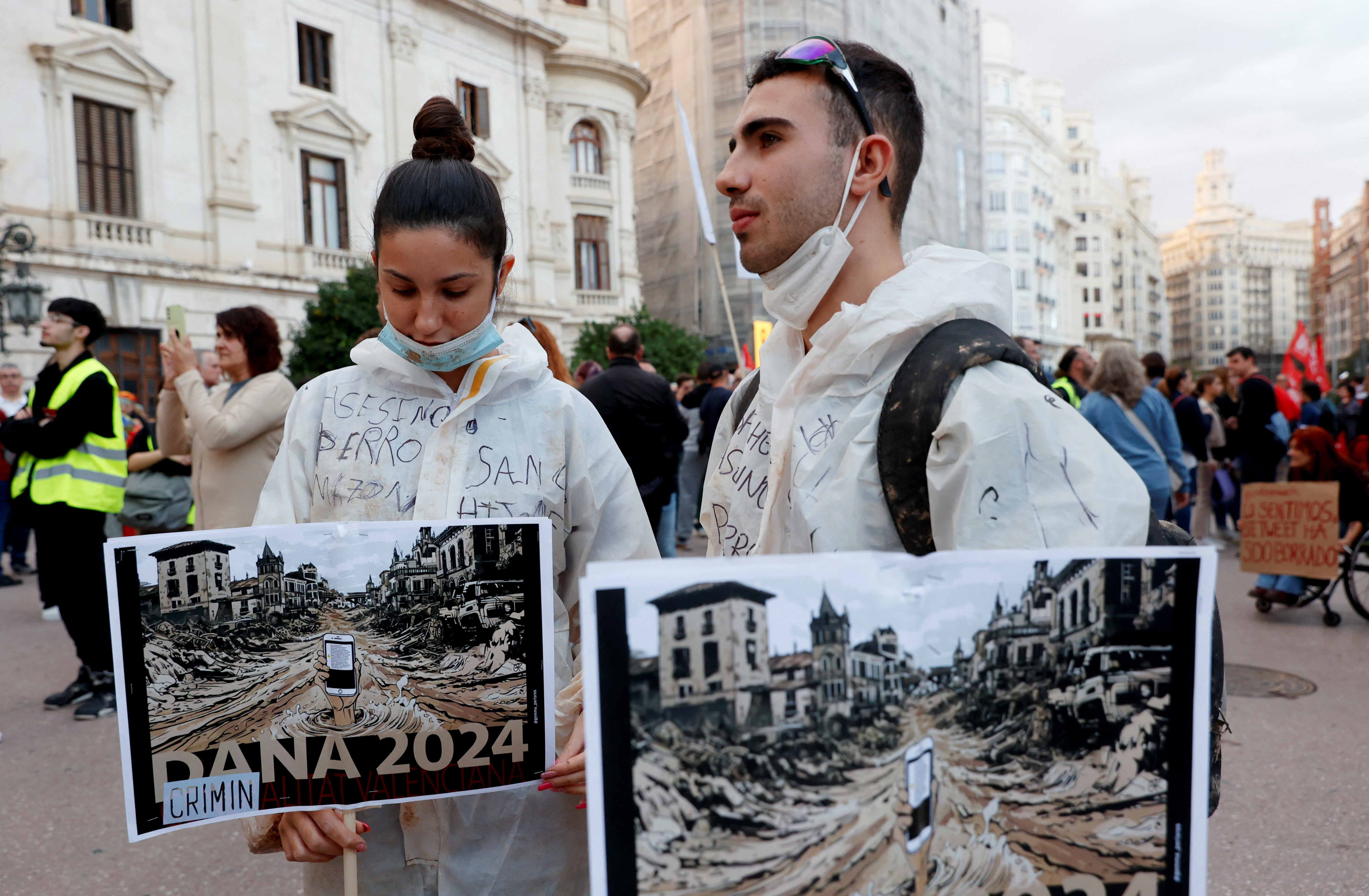 Los valencianos salen a las calles para protestar contra la gestión de la DANA, en imágenes