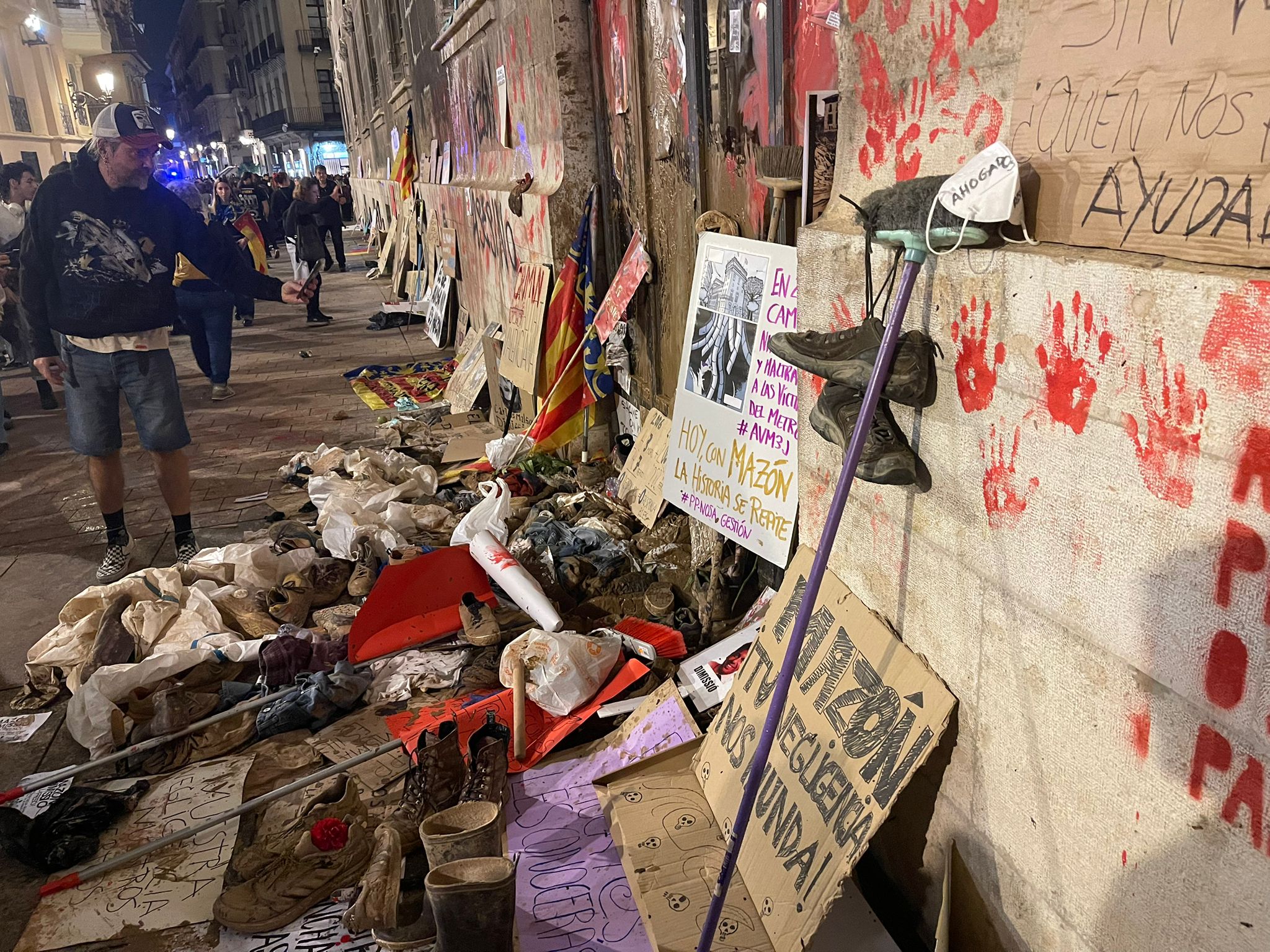 Los valencianos salen a las calles para protestar contra la gestión de la DANA, en imágenes