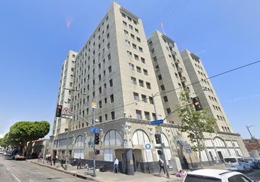 Muere un bebé tras ser arrojado por su madre por la ventana de un cuarto piso en Los Ángeles