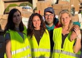 Los héroes del Blasco, el centro logístico creado por voluntarios