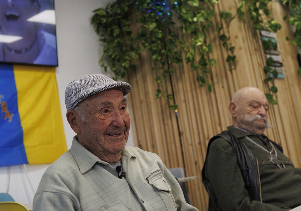 Pedro Blanco y Lino Calle son los más ancianos del pueblo más joven de España