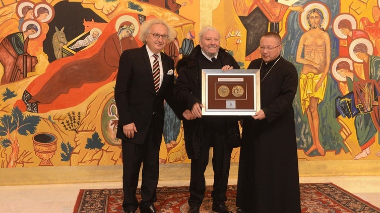 El Vaticano y SacroExpo premian a Kiko Argüello por su arte