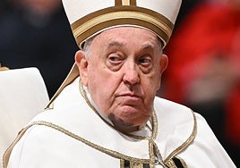 El Papa Francisco, con un gran moratón en el cuello